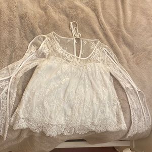 Abercrombie top with open lace sleeves